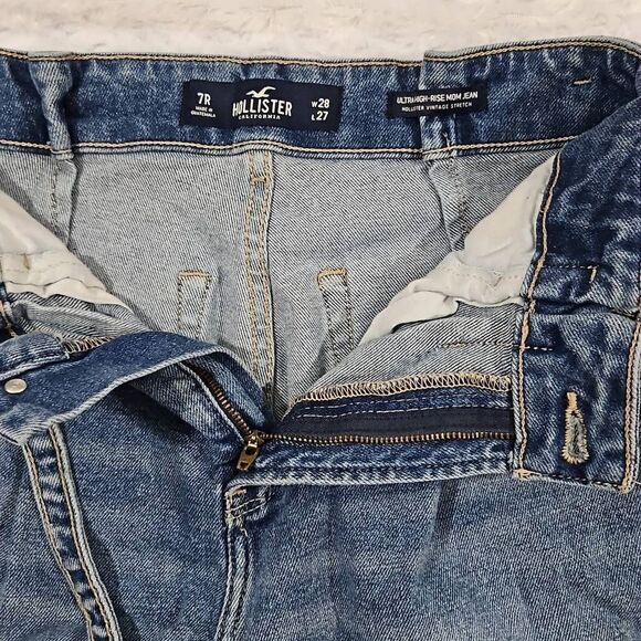 Hollister Mom Jean - Picture 2 of 11
